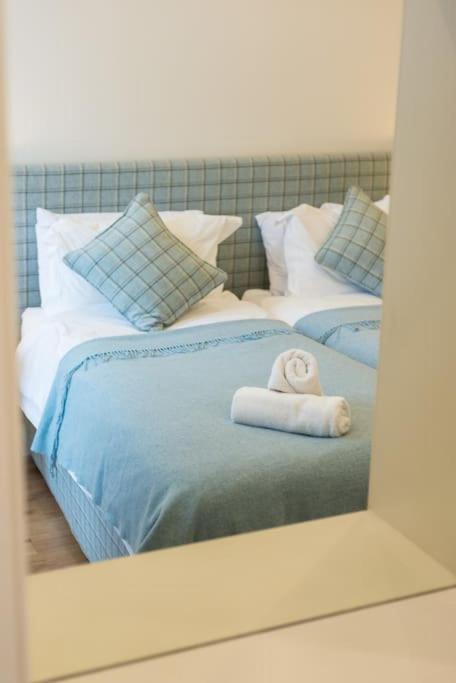 Self Catering , City Centre Apartment With Parking Edimburgo Esterno foto