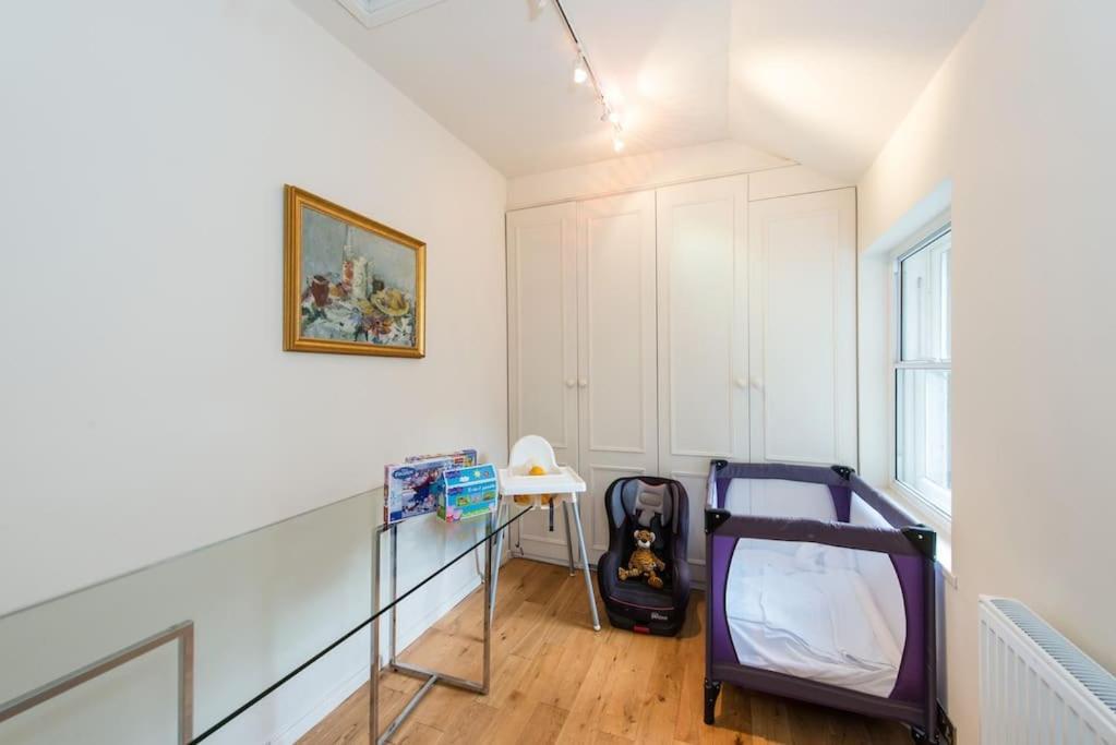 Self Catering , City Centre Apartment With Parking Edimburgo Esterno foto