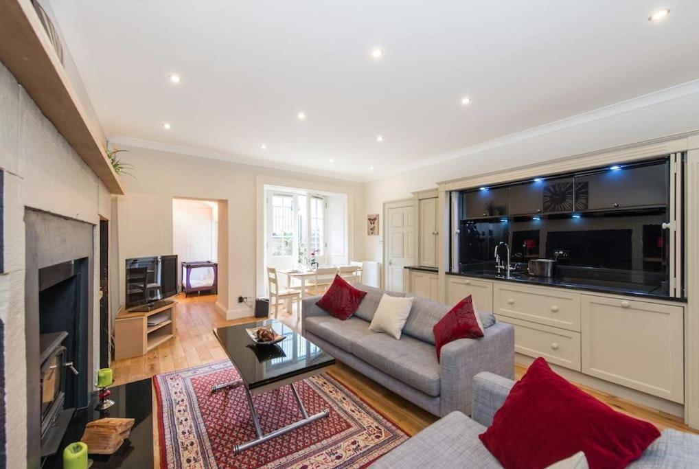 Self Catering , City Centre Apartment With Parking Edimburgo Esterno foto