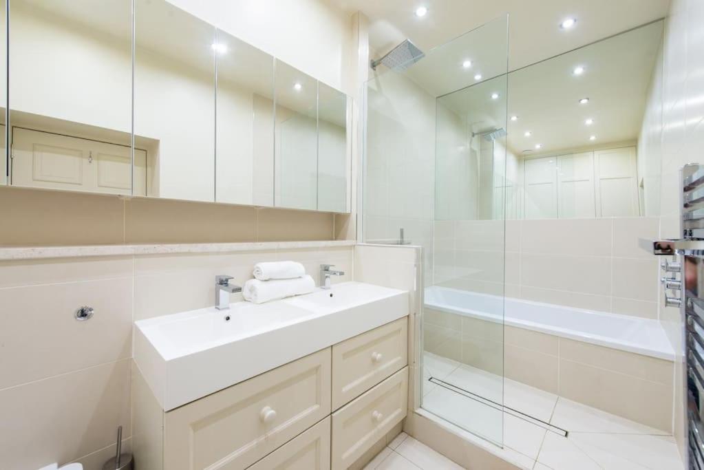 Self Catering , City Centre Apartment With Parking Edimburgo Esterno foto