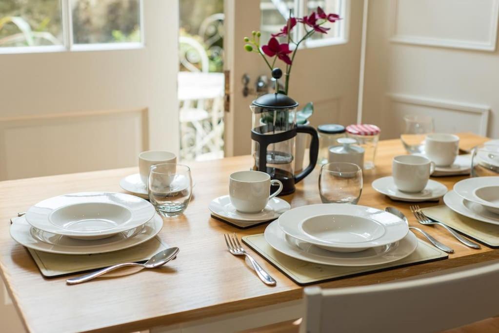 Self Catering , City Centre Apartment With Parking Edimburgo Esterno foto
