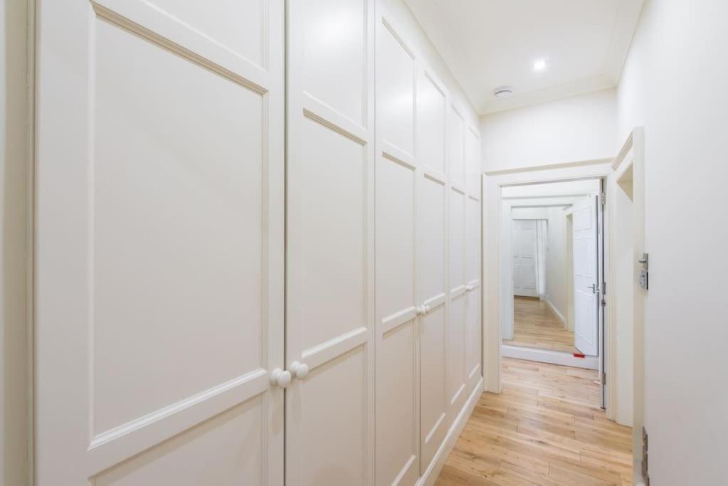 Self Catering , City Centre Apartment With Parking Edimburgo Esterno foto