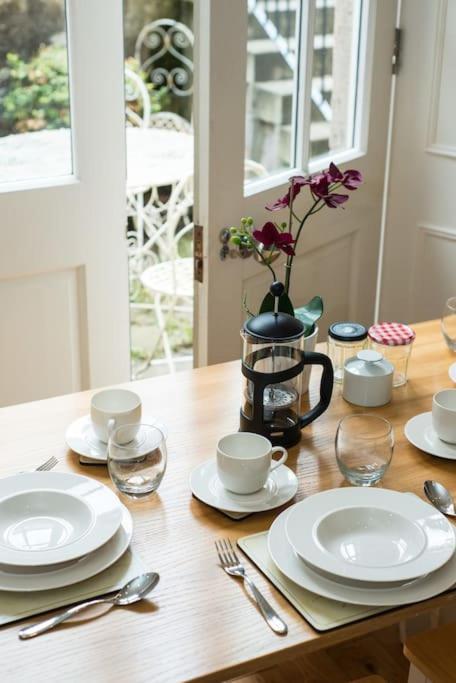 Self Catering , City Centre Apartment With Parking Edimburgo Esterno foto