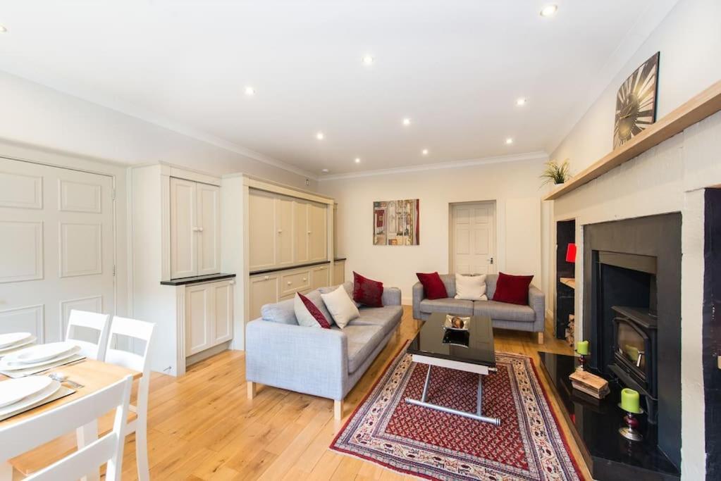 Self Catering , City Centre Apartment With Parking Edimburgo Esterno foto