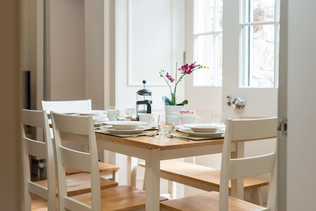 Self Catering , City Centre Apartment With Parking Edimburgo Esterno foto