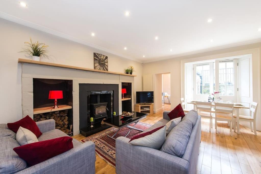 Self Catering , City Centre Apartment With Parking Edimburgo Esterno foto