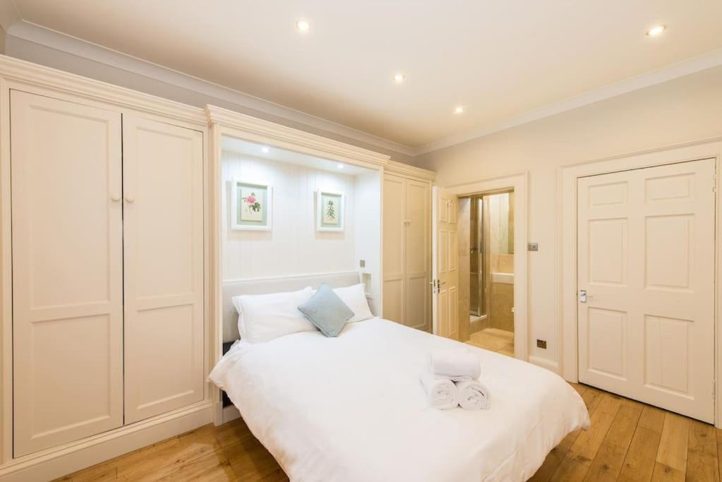 Self Catering , City Centre Apartment With Parking Edimburgo Esterno foto