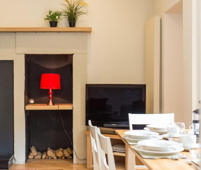 Self Catering , City Centre Apartment With Parking Edimburgo Esterno foto