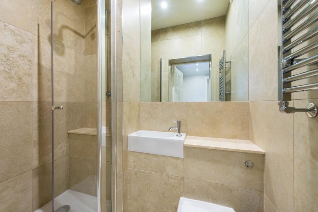 Self Catering , City Centre Apartment With Parking Edimburgo Esterno foto